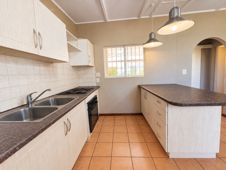 To Let 4 Bedroom Property for Rent in Harbour Island Western Cape